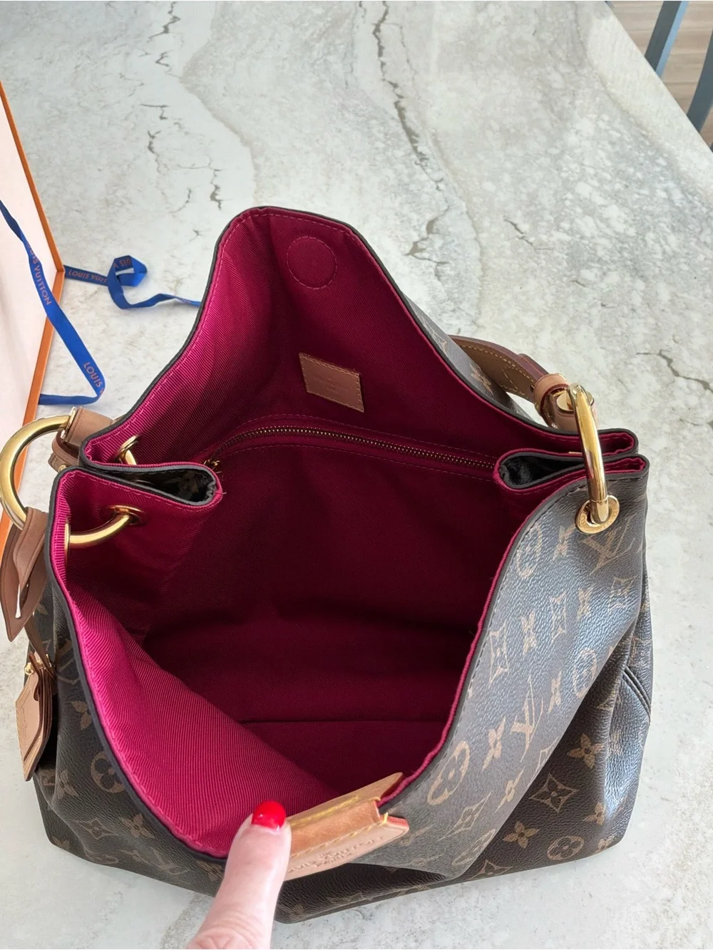 Louis Vuitton Graceful PM in Monogram Shoulder Bag.